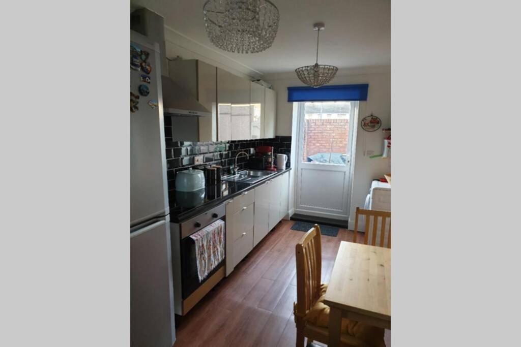 A Home Away From Home With A Big Welcome Erith Dış mekan fotoğraf