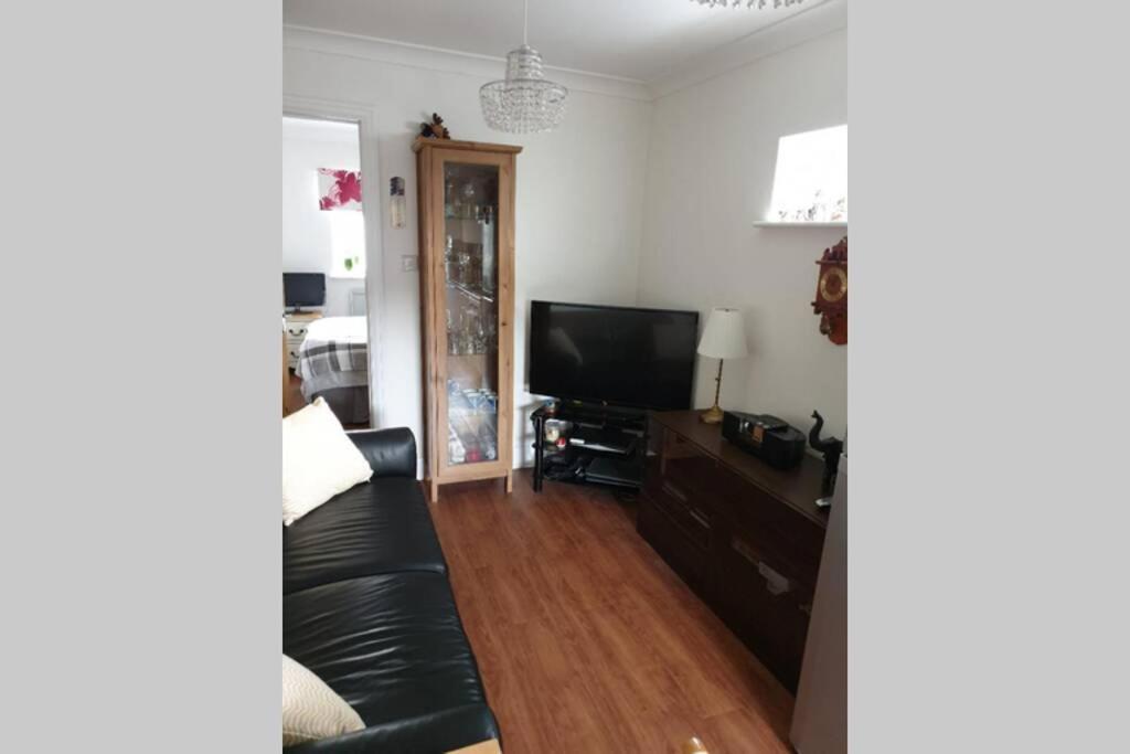 A Home Away From Home With A Big Welcome Erith Dış mekan fotoğraf